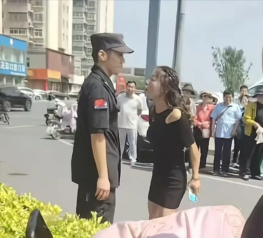 美颜滤镜下的照骗现形记_网红女的著名黑料,_女网红陈某玲真面目曝光